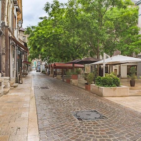 Colibri Studio Coeur De Ville Mon Groom Troyes Dış mekan fotoğraf